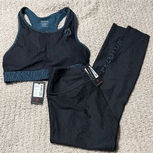 New Peloton Black and Teal Sports Bra & Leggings Set